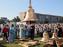 В Бузулуке подняли три главных колокола на Свято-Троицкий кафедральный собор