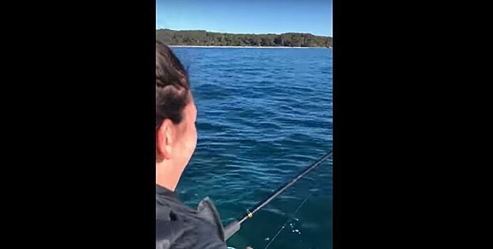 Подруги поймали осьминога, но что-то пошло не так – улетное видео