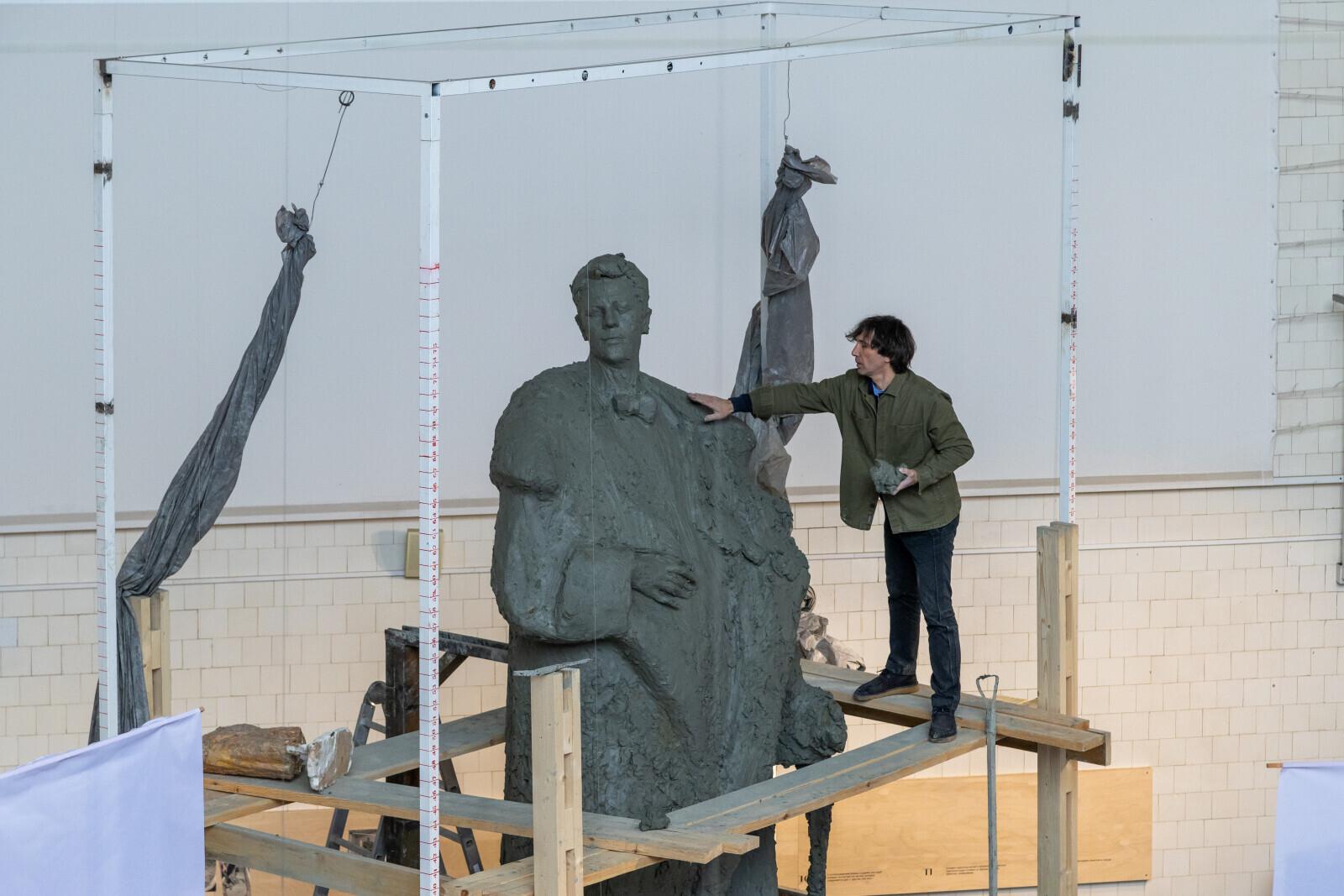 Жители и гости Петербурга могут посмотреть, как создаётся памятник Шаляпину