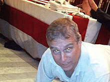 Принцессы Беатрис и Евгения ужаснулись фото отца принца Эндрю у Эпштейна