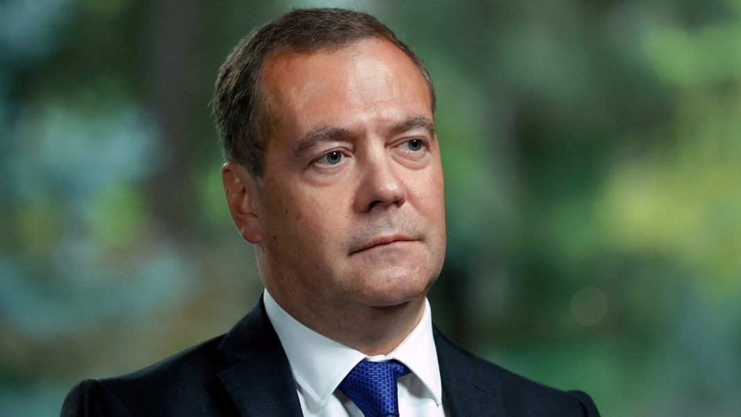 Медведев обвинил Байдена в сознательном искажении истории Второй мировой войны