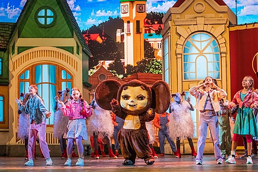 В Москве пройдет елка по мотивам "Чебурашки" и состоится премьера спектакля "Три лотоса"