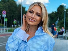 44-летняя Маликова продемонстрировала идеальную фигуру в купальнике-бандо