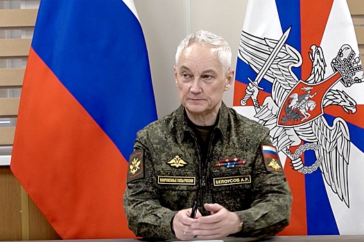 Министру обороны показали подготовку боевых пловцов