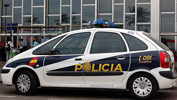 В Испании мужчина напал с ножом на полицейских