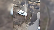 Жительница Воронежа сняла на видео бьющий из-под земли 7-метровый фонтан