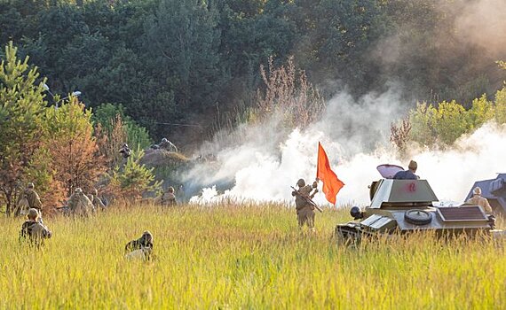 "Граница помнит": в Нижнекамске прошла реконструкция боя ВОВ