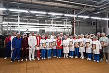 Дмитрий Викулов поздравил сотрудников фабрики «Победа» в Егорьевке с юбилеем