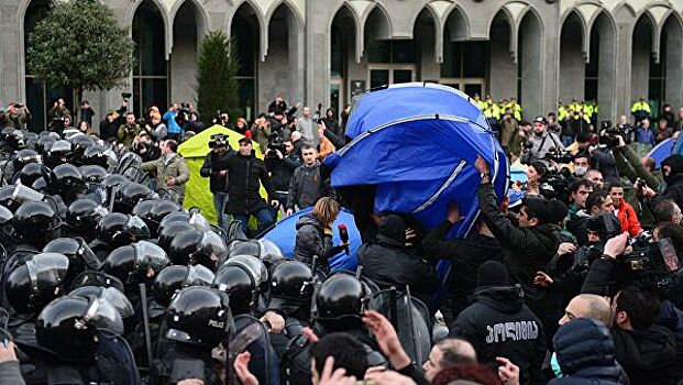 В Тбилиси вновь задержали протестующих