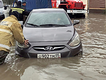 Сильные ливни затопили Махачкалу и Каспийск