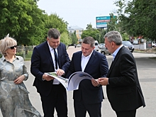 Андрей Бочаров проверил ход реконструкции ТЮЗа в Волгограде