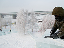 Ледовый городок начали строить на Михайловской набережной