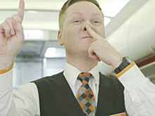 Что означают загадочные жесты бортпроводников