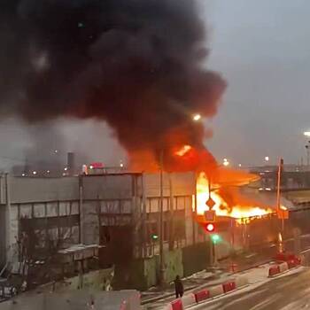 В Москве возле Рижского вокзала начался пожар