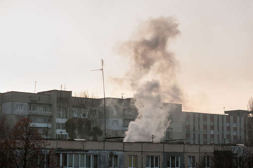 МЧС: в Хабаровске произошел пожар на площади 700 кв. м