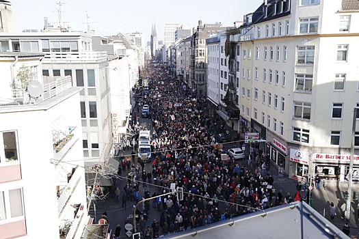 В городах ФРГ прошли многотысячные митинги против правого экстремизма