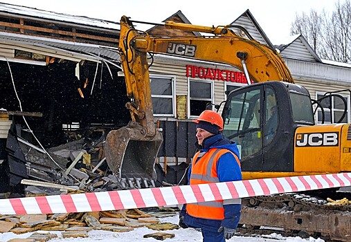 Москвич по требованию Мосжилинспекции демонтировал зимний сад на кровле дома