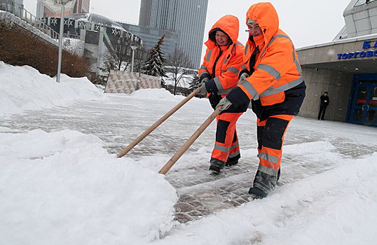 В Москве — очередной снежный коллапс и очередная борьба с ним