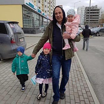 Поклонники восхищаются фото основателя «Уральских пельменей» Дмитрия Соколова с дочерью