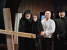 Жизнь как чудо: в Москве состоялась премьера спектакля "Ангелы вышли покурить"