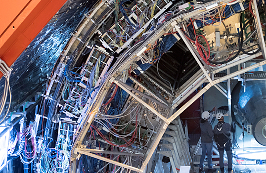 ЦЕРН почти год не публикует исследования о Большом адронном коллайдере