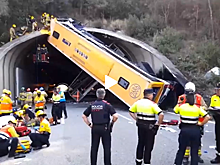 45 пассажиров автобуса пострадали в ДТП из-за лопнувшего колеса в Испании