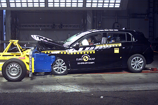 Opel Astra и Peugeot 308 не заработали пять звезд в ходе краш-теста