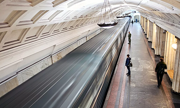 В московском метро пассажир упал под поезд