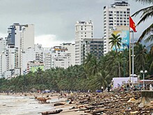 Российские туристы в Нячанге помогают восстановить курорт после наводнения