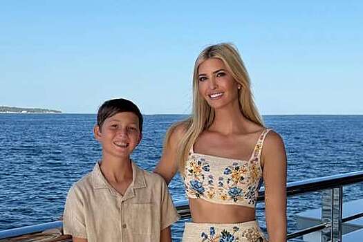 Дочь президента США Трампа Иванка показала фигуру в топе на яхте