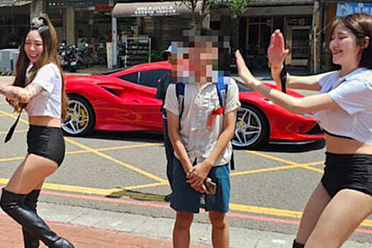 SCMP: на Тайване родители наняли танцовщиц на шесте на выпускной сына