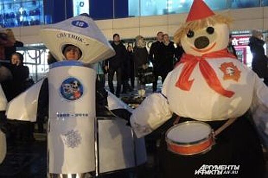 Под звуки ламбады: в Оренбурге прошел традиционный парад снеговиков