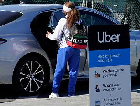 В США с пассажиров такси Uber начали взимать доплату за бензин