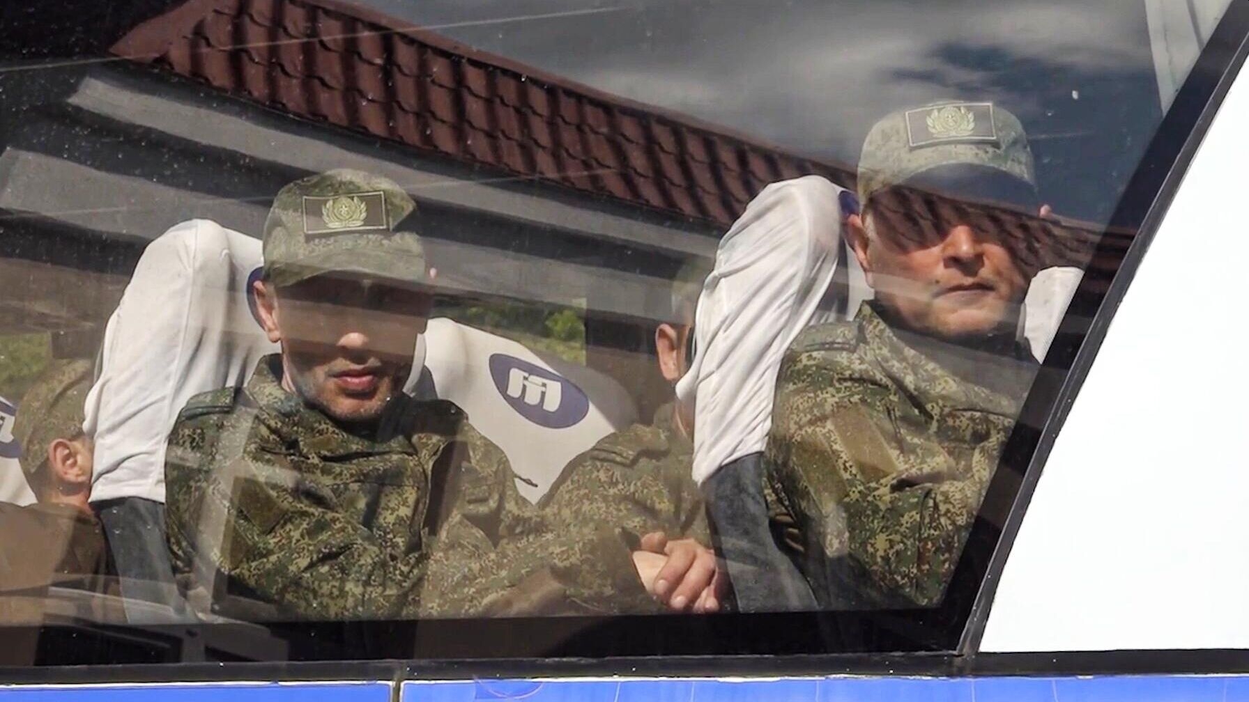Освобожденные из плена российские военные приземлились в Подмосковье - EuroPress.news