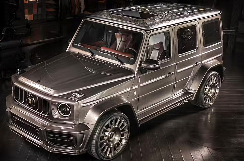 Mercedes-Benz G63 G-Falcon by Carlex Design. Польское ателье добавило внедорожнику необычную гравировку на крыше, сделанную вручную и изображающую сокола. Кроме того, гравировки появились на молдингах и колёсных арках, где использованы декоративные узоры, а полированный металл дополнен частицами золота, подчёркивающими уникальный янтарный оттенок кузова.