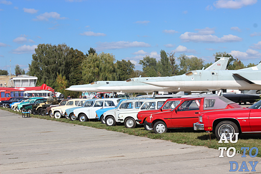 Культові американські седани та потужний КрАЗ - Old Car Land наближається