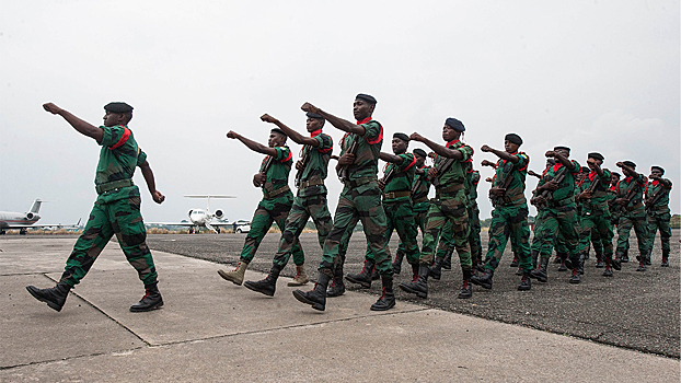 Лидер военных в Габоне принял присягу в качестве президента страны на переходный период