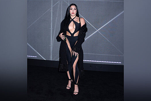 Дочь Мадонны вышла в свет в откровенном комбинезоне