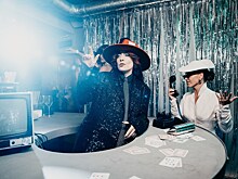 Итальянская певица Wiwo представила клип «Посмотри в глаза» с участием Zivert