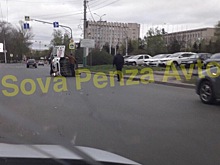 В Пензе на улице Пушкина перевернулась машина для доставки пиццы