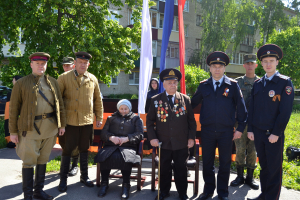 Сотрудники полиции в Тамбове поздравили ветерана Великой Отечественной войны с 79-летней годовщиной Великой Победы