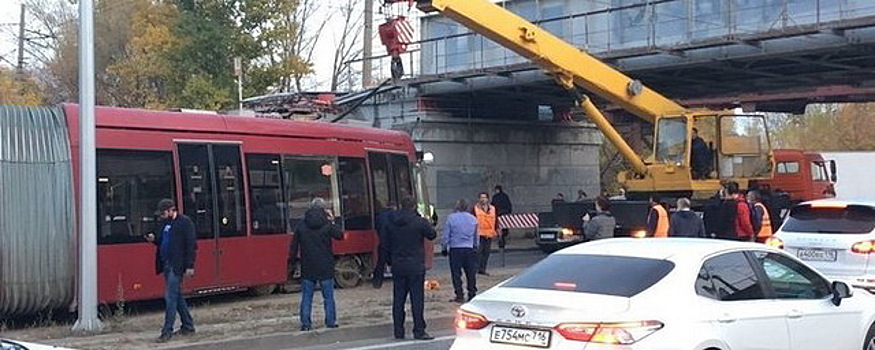 В Казани трамвай сошел с рельсов, пострадали два человека