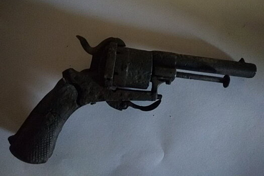 В костромском тереме нашли старинный револьвер
