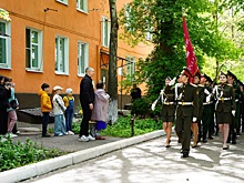 В Курске прошел парад у дома 102-летнего ветерана Марии Малюк