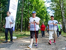 Лариса Вербицкая открыла фестиваль скандинавской ходьбы в парке «Швейцария»