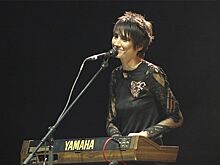 Экс-депутат Худяков заявил, что Земфира вынужденно общается с Пугачевой