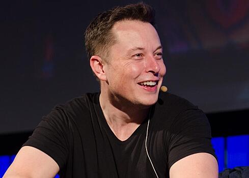 У Tesla возникли проблемы с доставкой красных шорт. Покупатели не могут получить их с июля