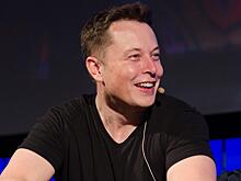 У Tesla возникли проблемы с доставкой красных шорт. Покупатели не могут получить их с июля