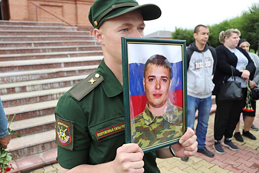 В Гае простились с погибшим на СВО Дмитрием Фроловым