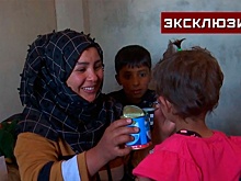 Подсластить жизнь: военные РФ угостили сгущенкой бедуинов в Сирии